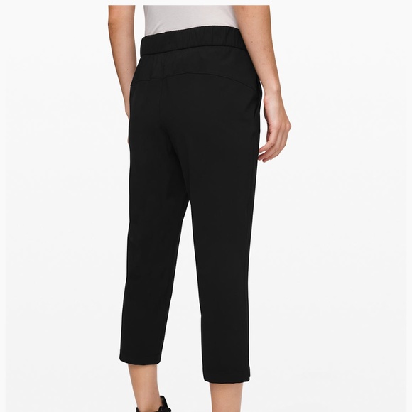 On the Fly Crop 23” *Woven* - Picture 3 of 6